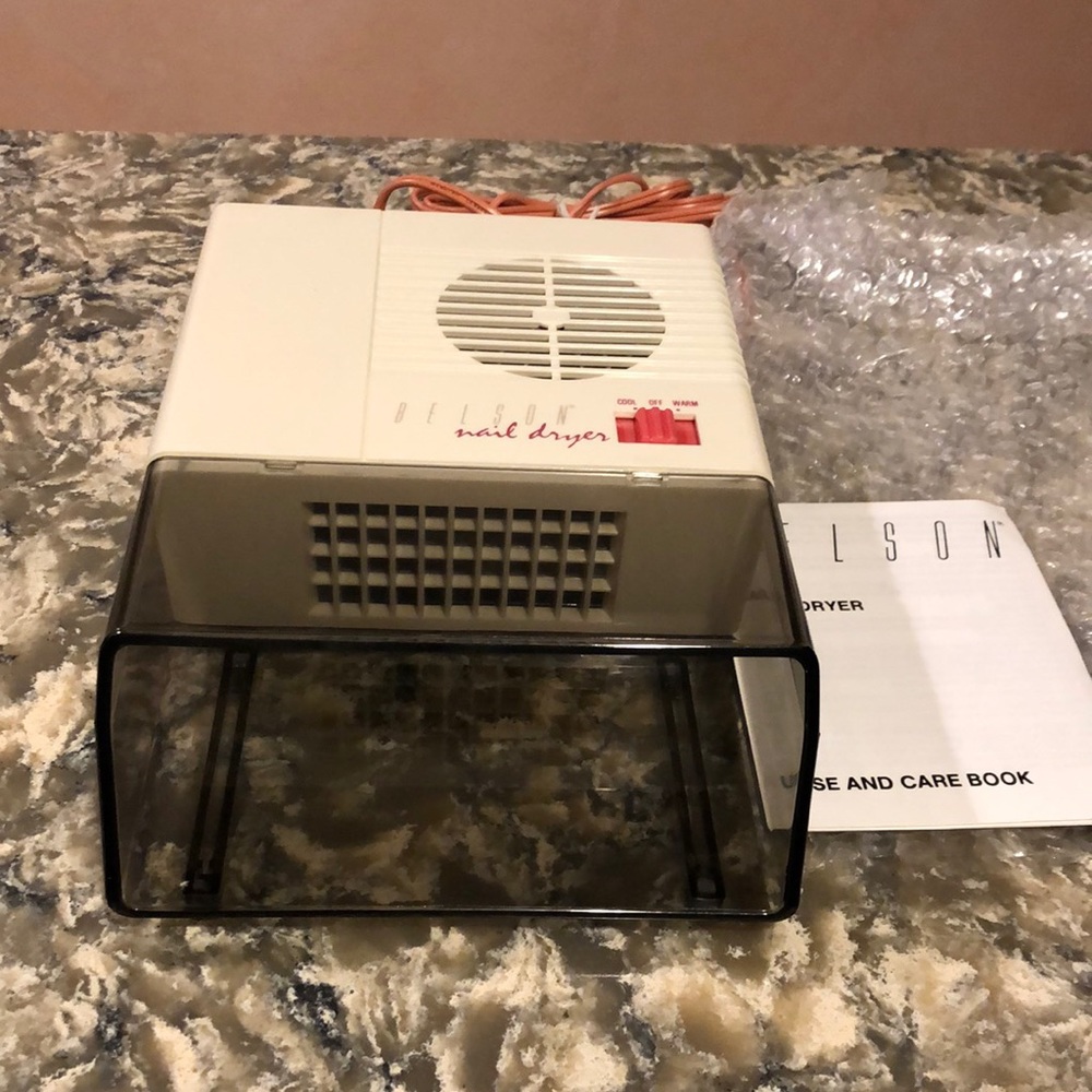 Nail dryer